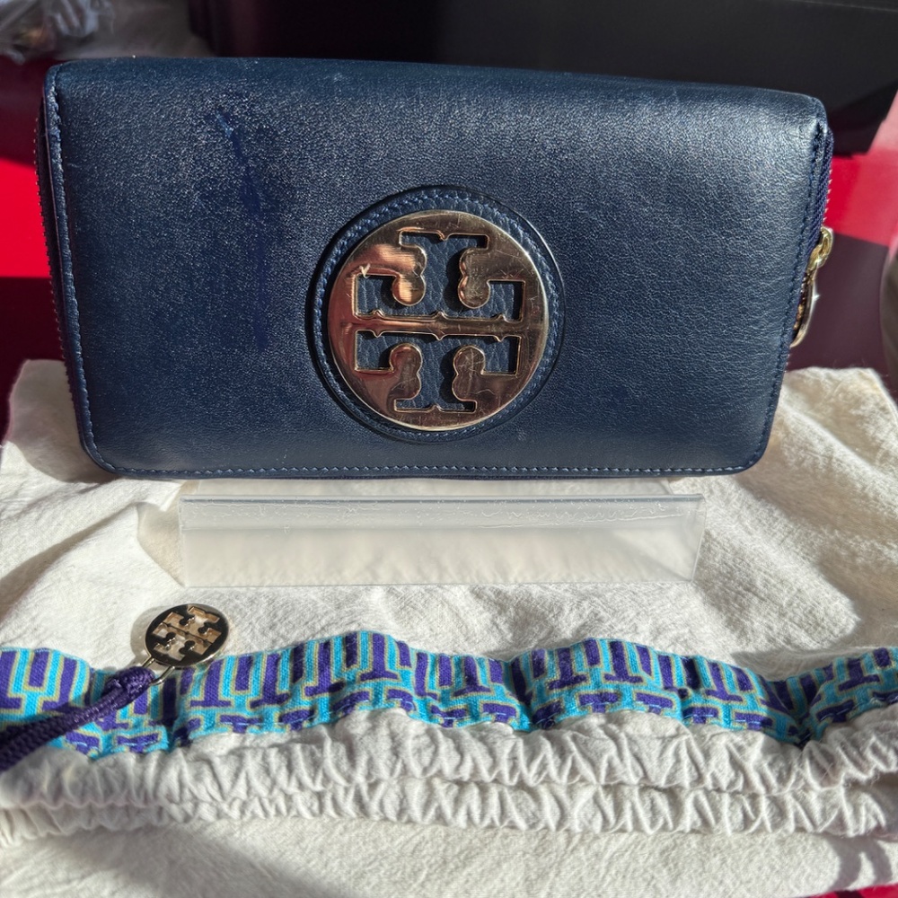 Tory Burch black/navy zippered long leather Wallet w/ coin section & dustbag EUC
